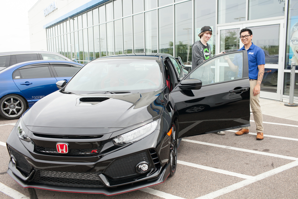 Wilde East Towne Honda Delivers One of the First Civic Type R’s in Wisconsin