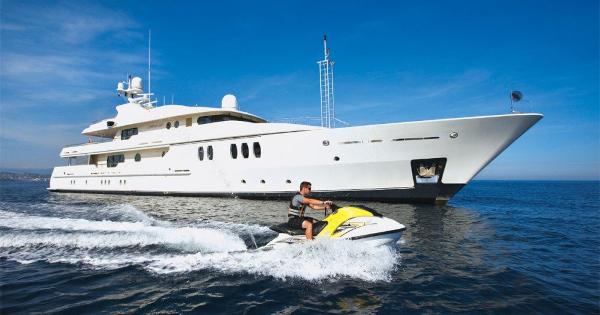yacht & villa international