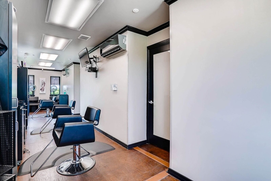 Seasoned Salon Pros Choose Salon Suite Rental in Fort Worth's Trendy