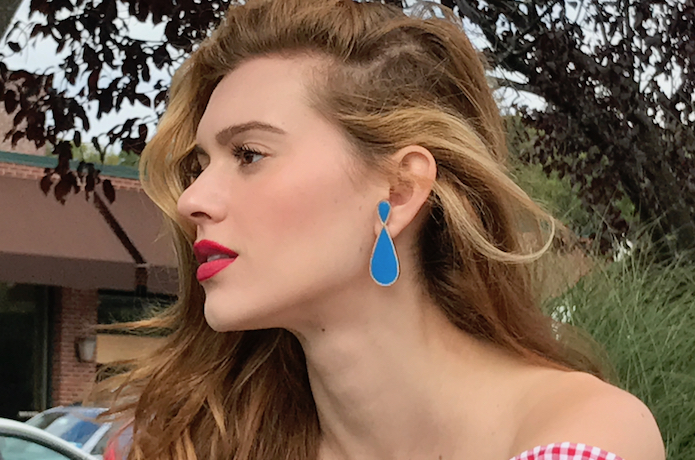 Stylish Tech Earrings that Bring Siri/Google to Your Ear Now on Indiegogo!