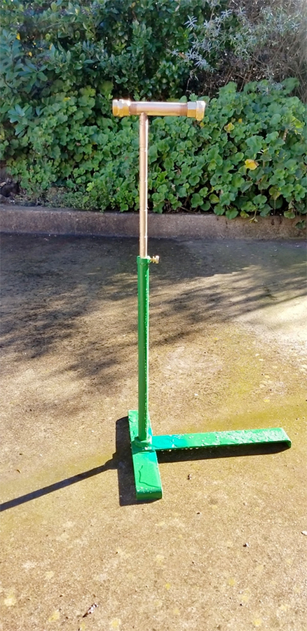 Unique Portable Watering Caddy/Stand Conveniently Solves Problem of Underwatered Garden Areas. With the H2OWISER® Water Flow Can be Precisely Directly to the Affected Dry Area