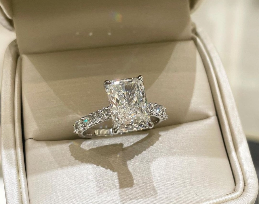 Damiani Jewellers Knows About the Latest 2022 Engagement Ring Trends