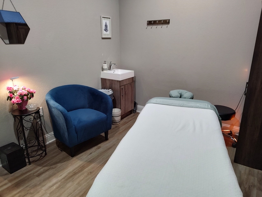 LMT Ana Mayhue Opens Flex Smart Therapy at Salon & Spa Galleria