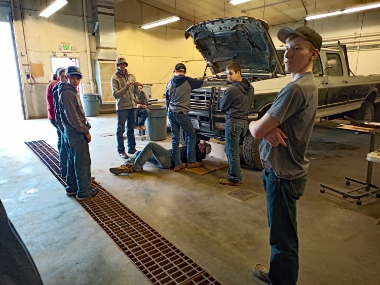 Big Bear Engine Company Donates Reman 6BT Cummins® Engine to Huntley Project High School in Worden, MT