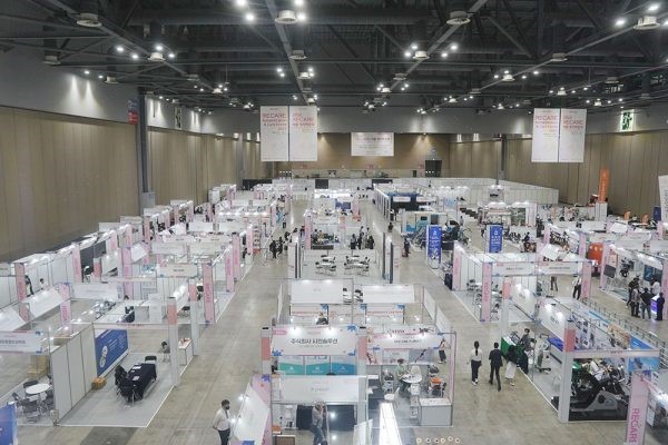 The ‘2022 Rehabilitation & Care Korea (RECARE 2022)’ Exhibition was held at KINTEX in Ilsan on the 24th… 600 Booths with 180 Companies Participating!