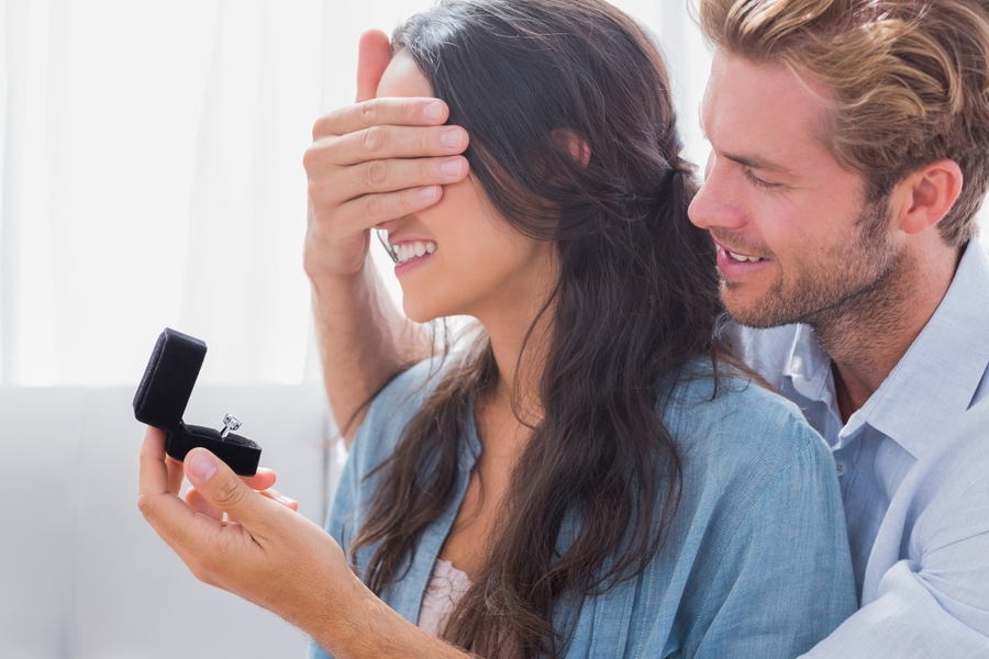 13 Questions to Make Engagement Ring Shopping a Breeze