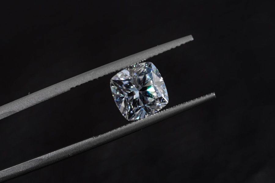 The 4 C’s of Diamonds at Damiani Jewellers
