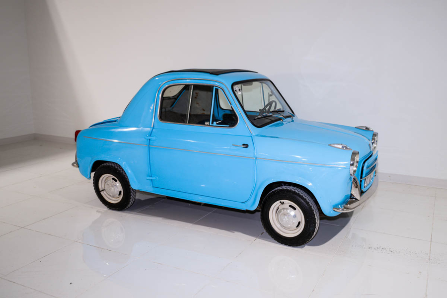 Tiny Titan of the Microcar Era: The 1961 Vespa 400